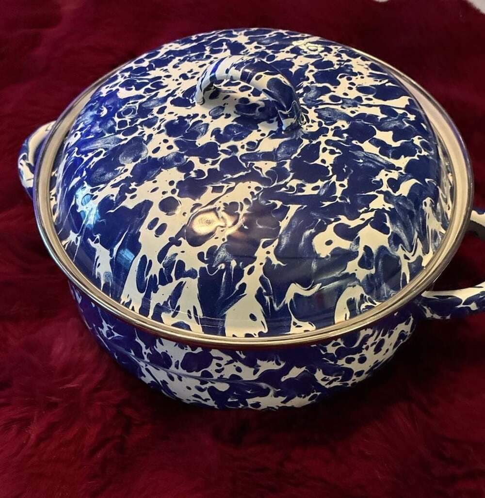 Golden Rabbit Cobalt Swirl 2.5 Quart Enamelware Dutch Oven A662